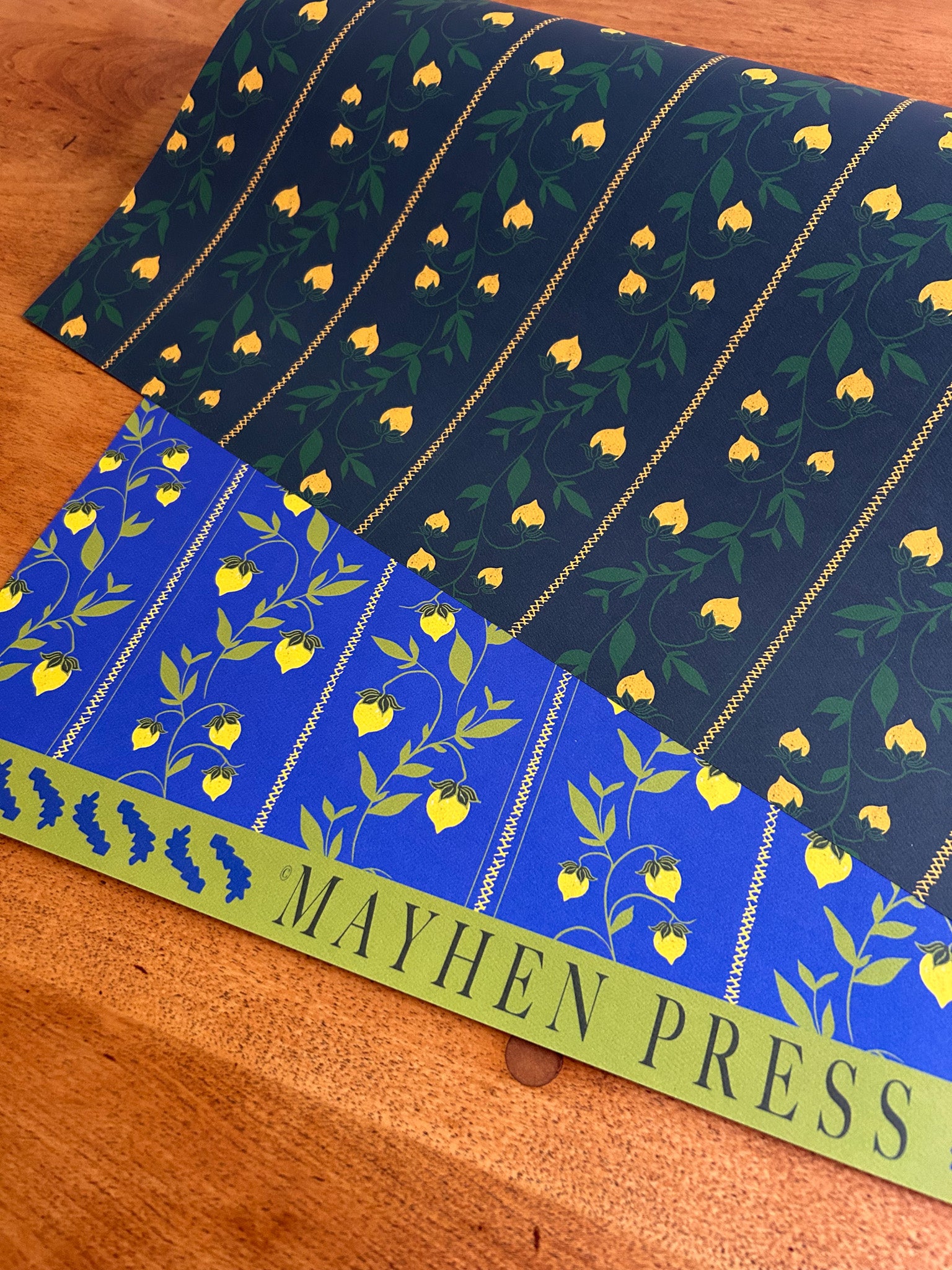 double sided decorative patterned warpping paper with a vine pattern